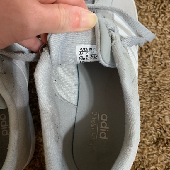 Women’s grey adidas shoes size 7.5 - Picture 4 of 6